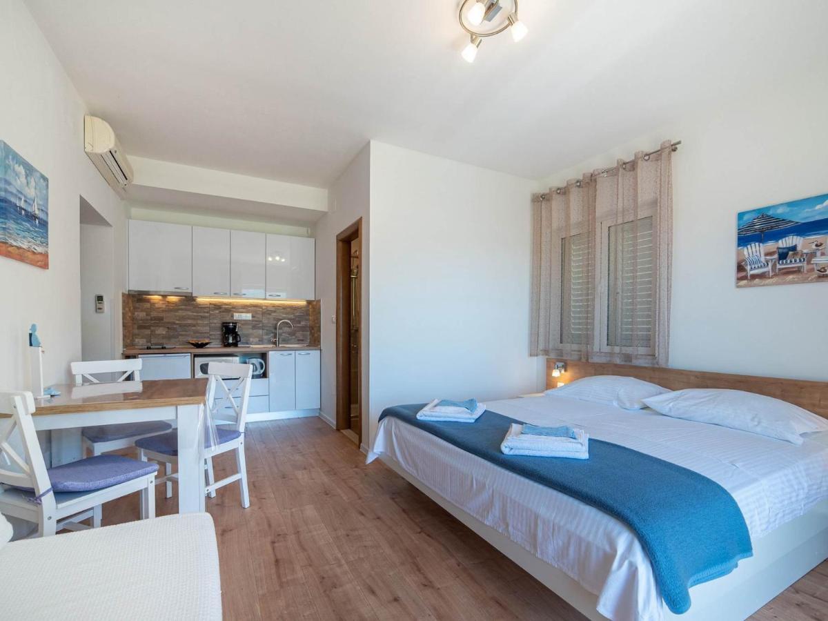 Apartment Njiric *